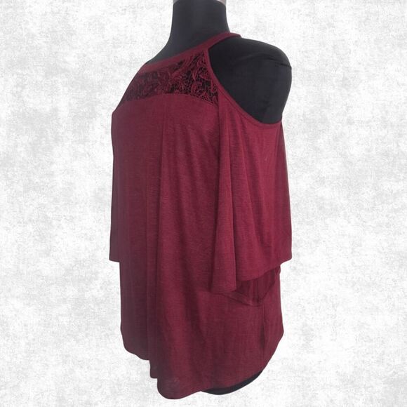 Torrid Wine Lace Cold Shoulder Top – Plus Size 1 (14–16) | Burgundy Keyhole Blou - Picture 4 of 6